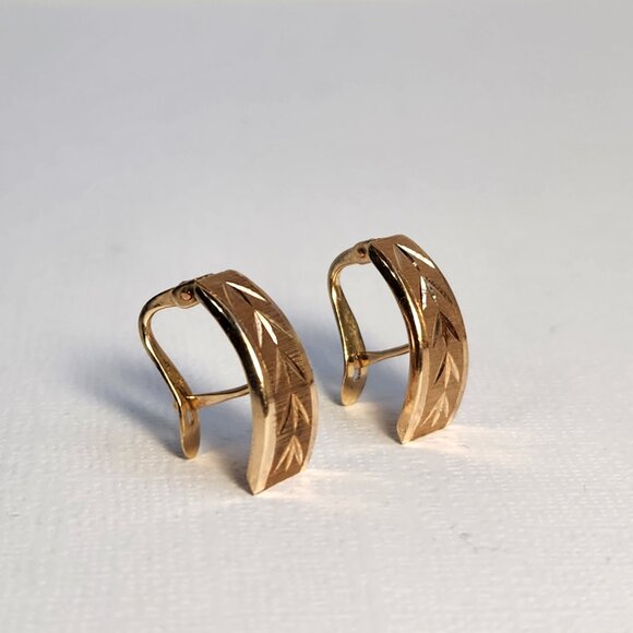 Not Flimsy* 80s 14k Solid Gold French Diamond etched Filigree Earrings 1.39g VTG - Picture 4 of 13